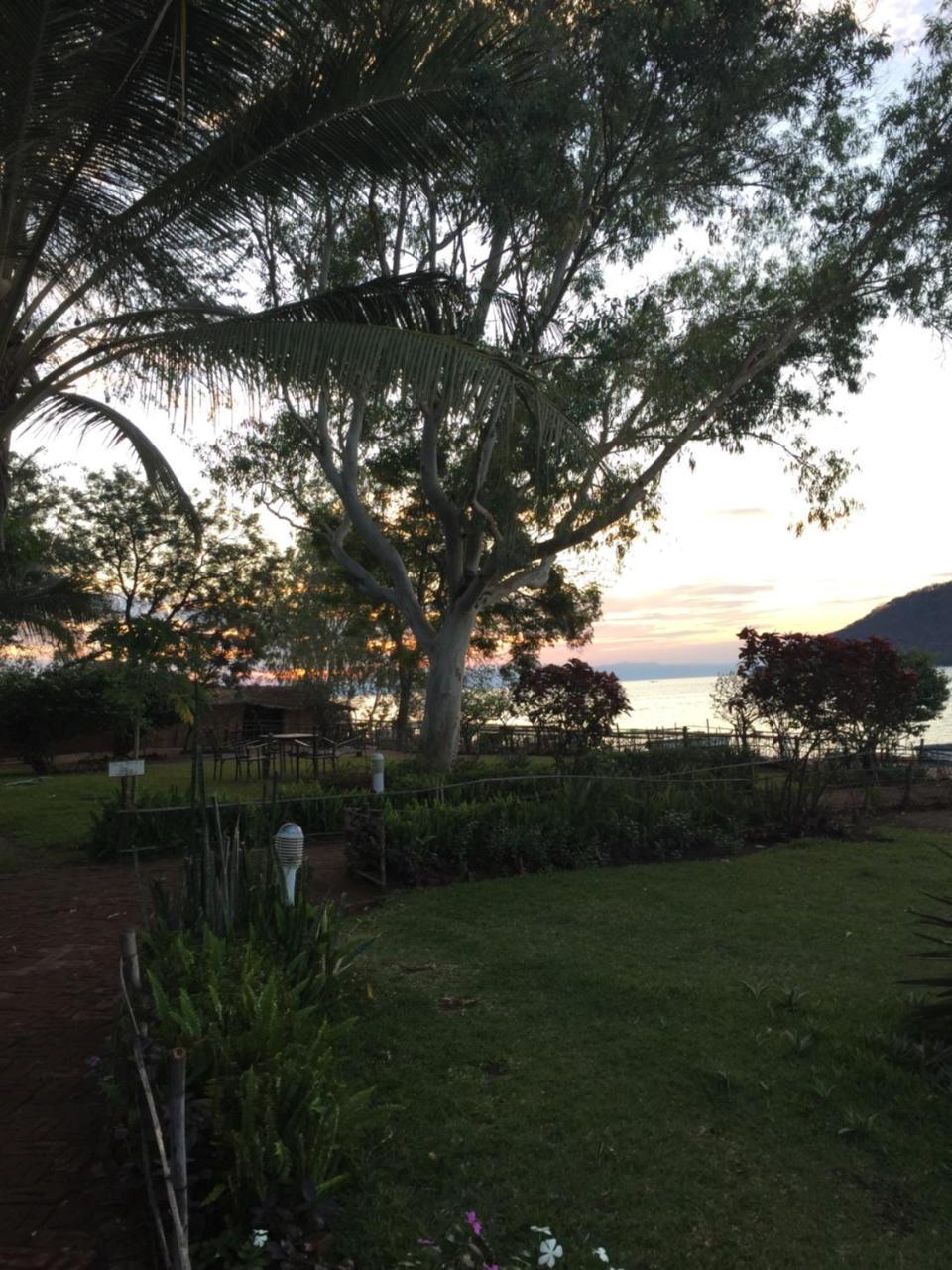 Cape Mac Lodge Cape Maclear Exterior photo